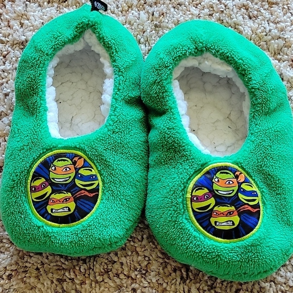 Teenage Mutant Nija Turtles slippers,  size 6/7 toddler
